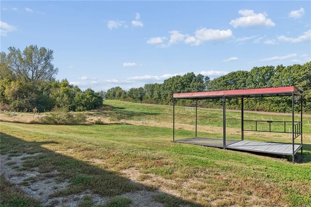 Photo 26 of 27 - 26876 Tonganoxie Drive, Leavenworth, KS 66048