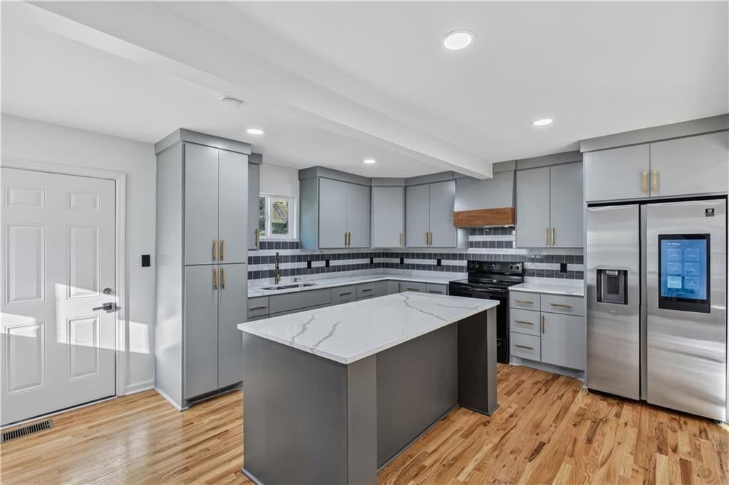 Photo 6 of 32 - 3410 Barnett Avenue, Kansas City, KS 66102