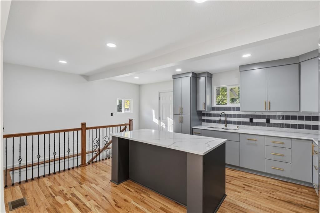 Photo 7 of 32 - 3410 Barnett Avenue, Kansas City, KS 66102