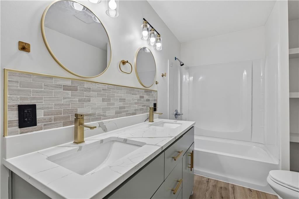 Double vanity and gray vanity at 3410 Barnett Avenue, Kansas City, KS 66102