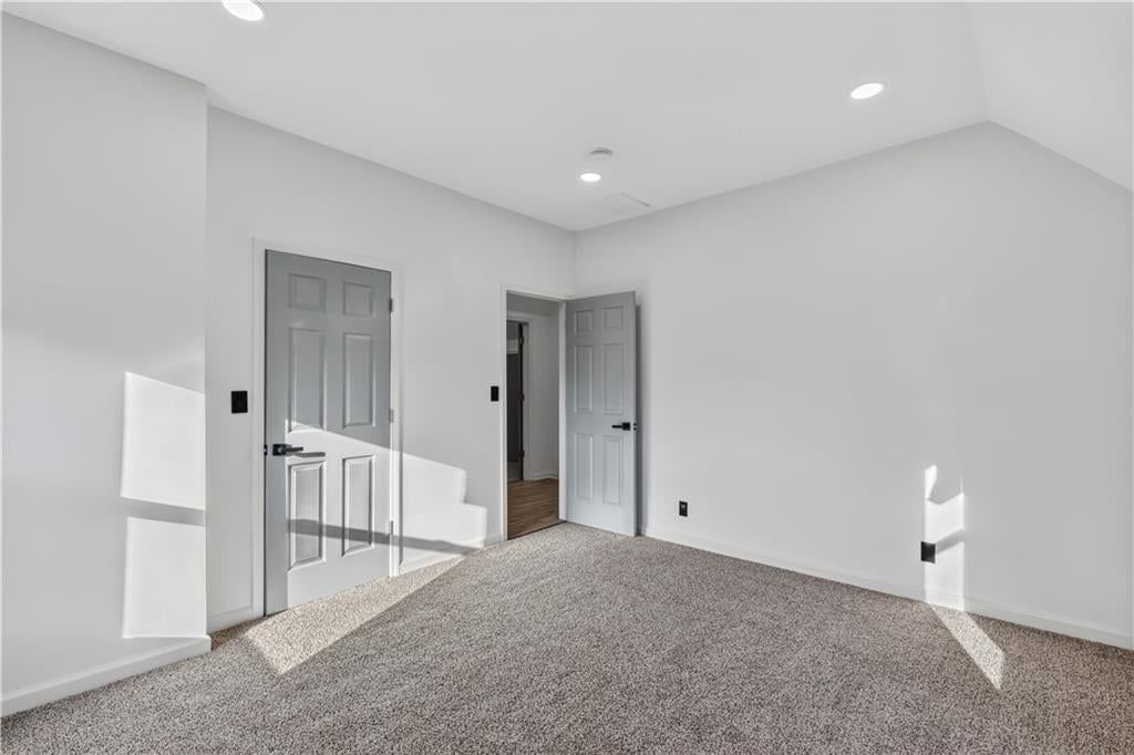 Photo 14 of 32 - 3410 Barnett Avenue, Kansas City, KS 66102