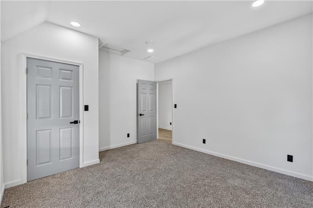 Photo 15 of 32 - 3410 Barnett Avenue, Kansas City, KS 66102