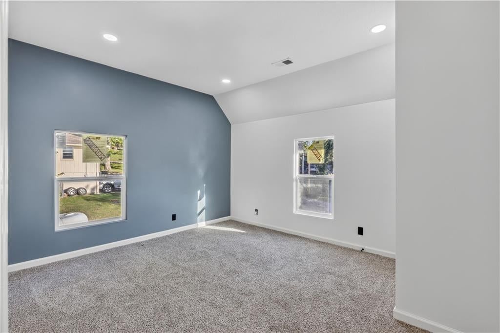 Photo 17 of 32 - 3410 Barnett Avenue, Kansas City, KS 66102