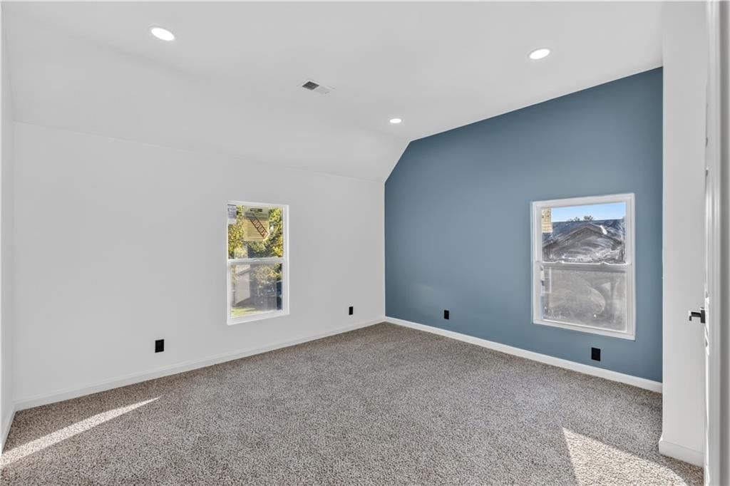 Photo 19 of 32 - 3410 Barnett Avenue, Kansas City, KS 66102