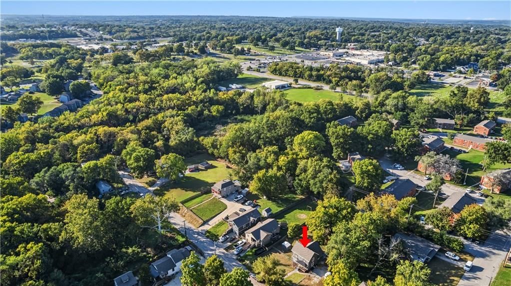 Photo 21 of 32 - 3410 Barnett Avenue, Kansas City, KS 66102