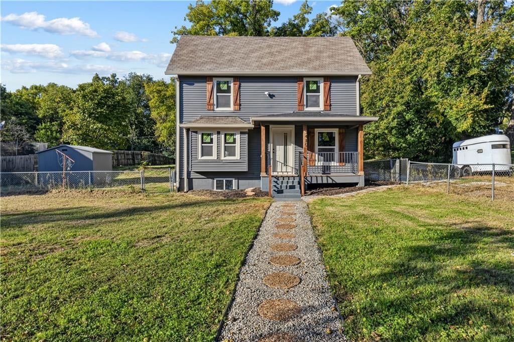 Photo 25 of 32 - 3410 Barnett Avenue, Kansas City, KS 66102