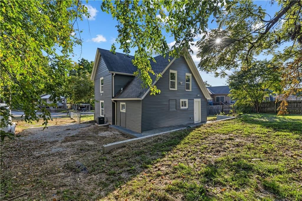 Photo 26 of 32 - 3410 Barnett Avenue, Kansas City, KS 66102