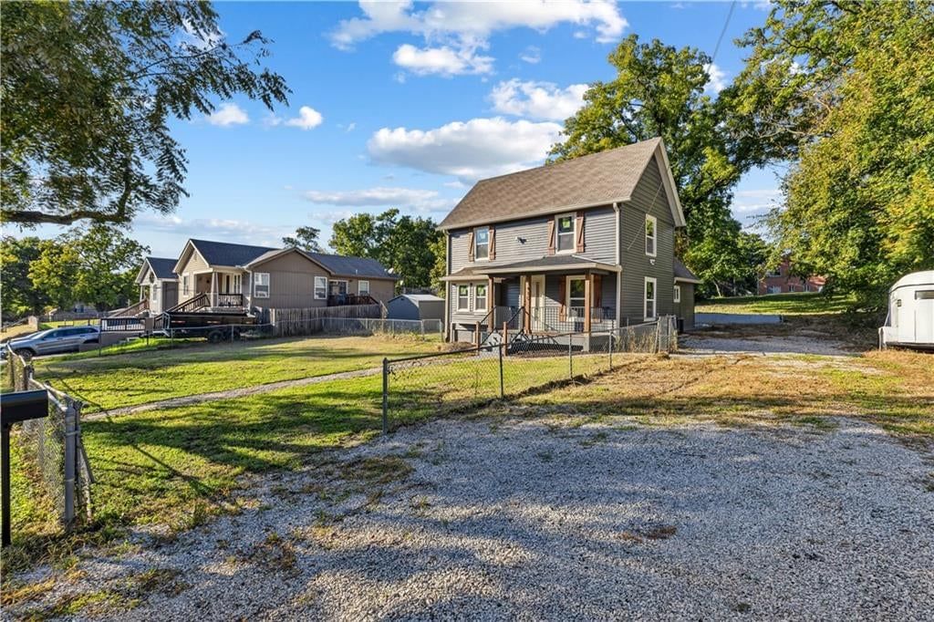 Photo 27 of 32 - 3410 Barnett Avenue, Kansas City, KS 66102