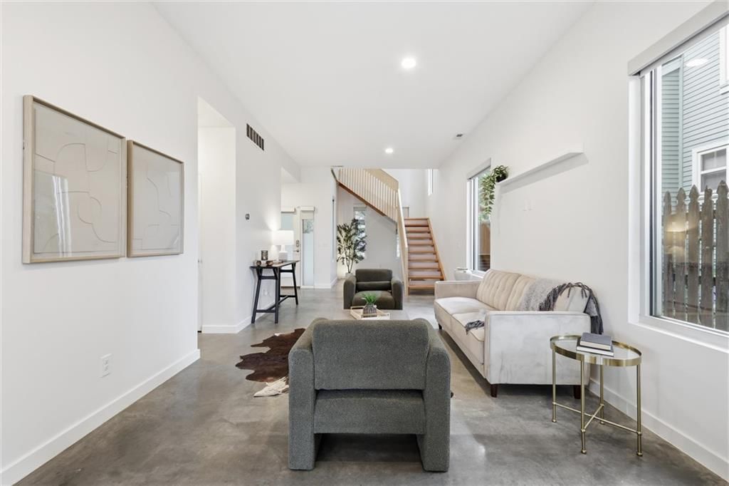 Photo 11 of 42 - 1633 Jefferson Street, Kansas City, MO 64108