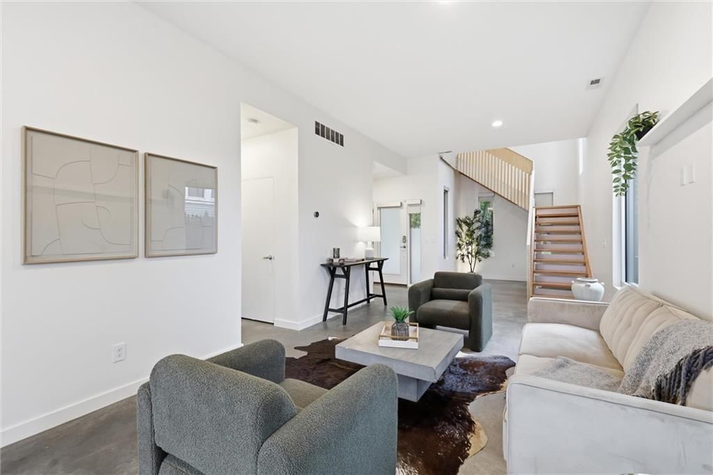 Photo 12 of 42 - 1633 Jefferson Street, Kansas City, MO 64108