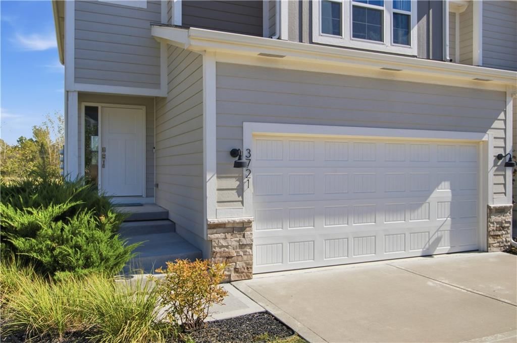 3721 SW Walsh Drive, Lee's Summit, MO: listing photo 2