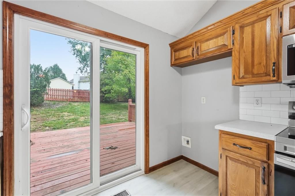 Photo 11 of 31 - 701 NW Rosaceae Drive, Blue Springs, MO 64015