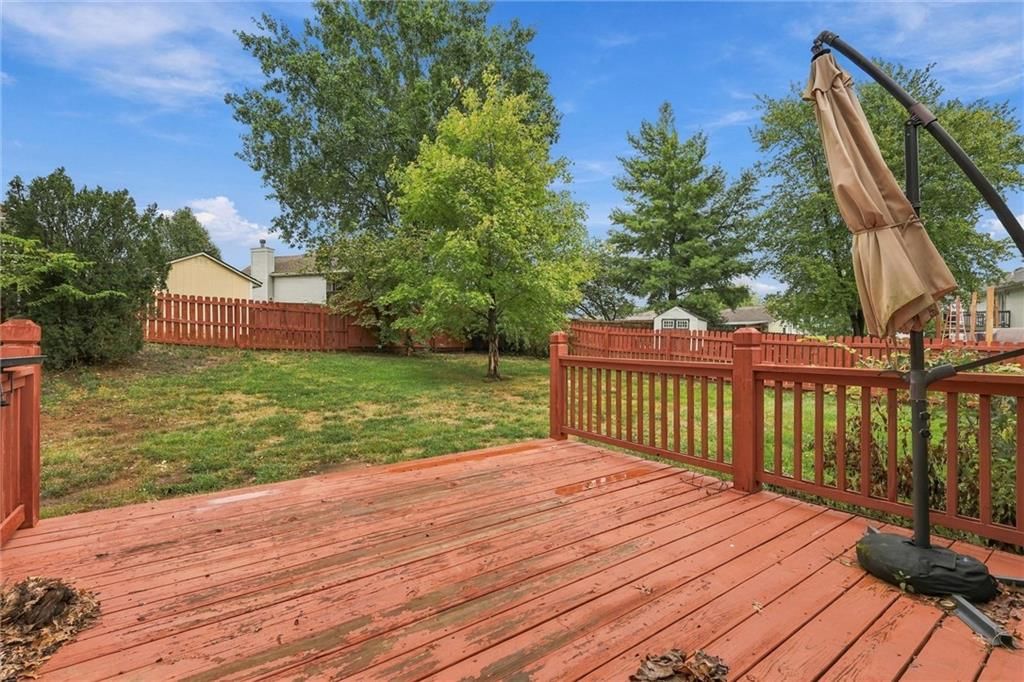 Photo 27 of 31 - 701 NW Rosaceae Drive, Blue Springs, MO 64015