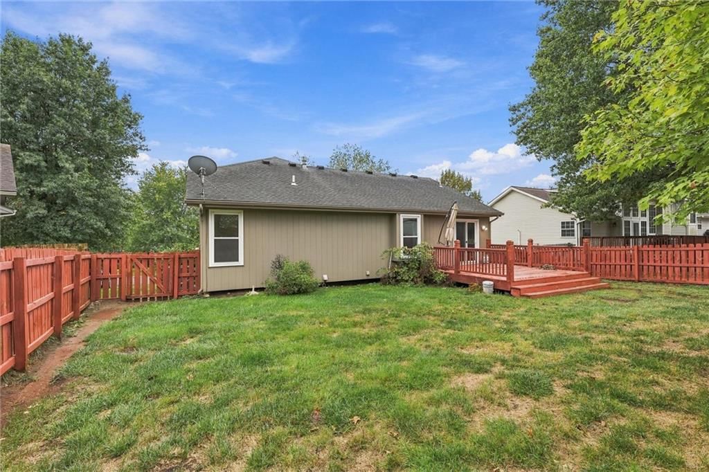 Photo 30 of 31 - 701 NW Rosaceae Drive, Blue Springs, MO 64015