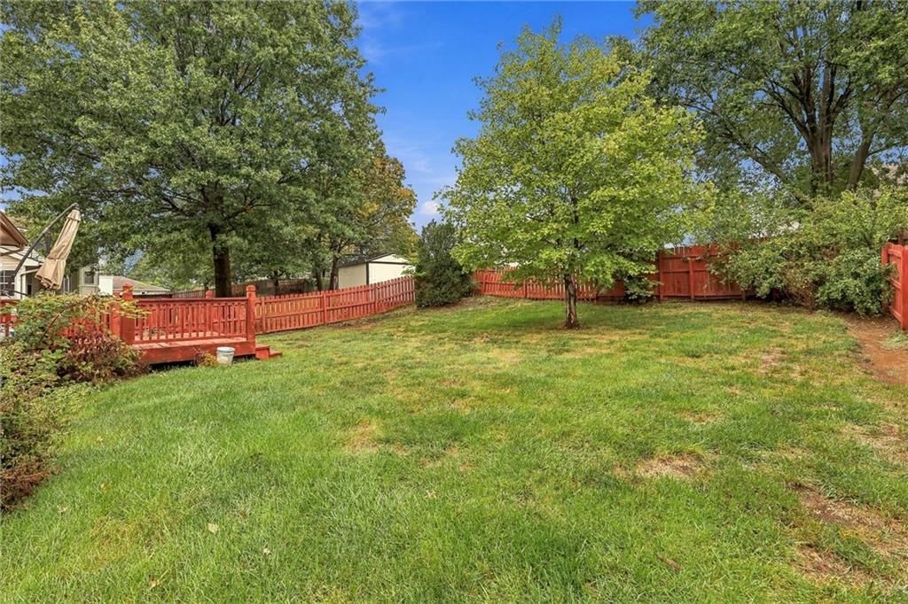 Photo 31 of 31 - 701 NW Rosaceae Drive, Blue Springs, MO 64015