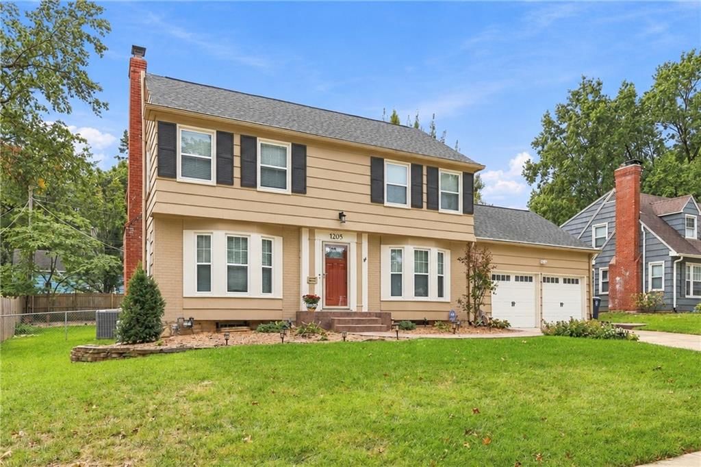 1203 Romany Road, Kansas City, MO: listing photo 2
