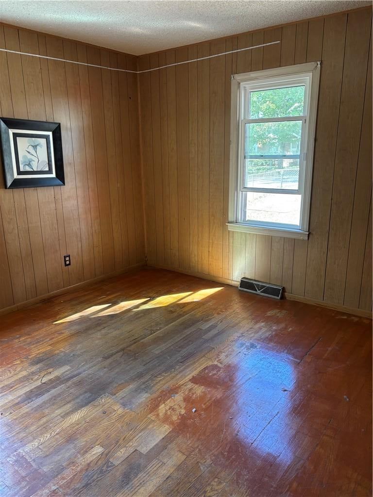 Photo 10 of 16 - 11231 E 14th Street S, Independence, MO 64052