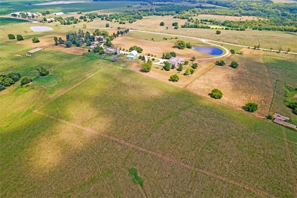 Mo-M, Garden City, MO: listing photo 3
