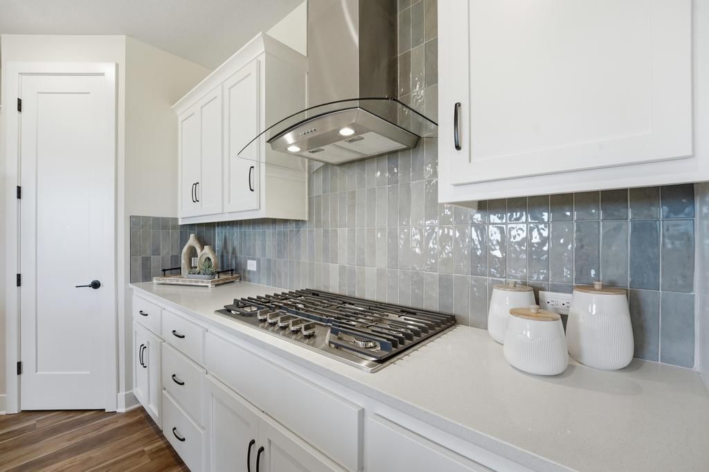 Gas range at 17690 Jubilee Street, Gardner, KS 66030