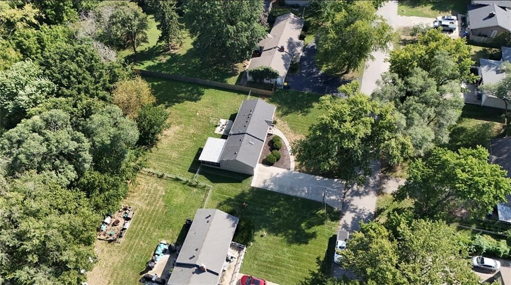 6419 Bluejacket Street, Shawnee, KS: listing photo 3