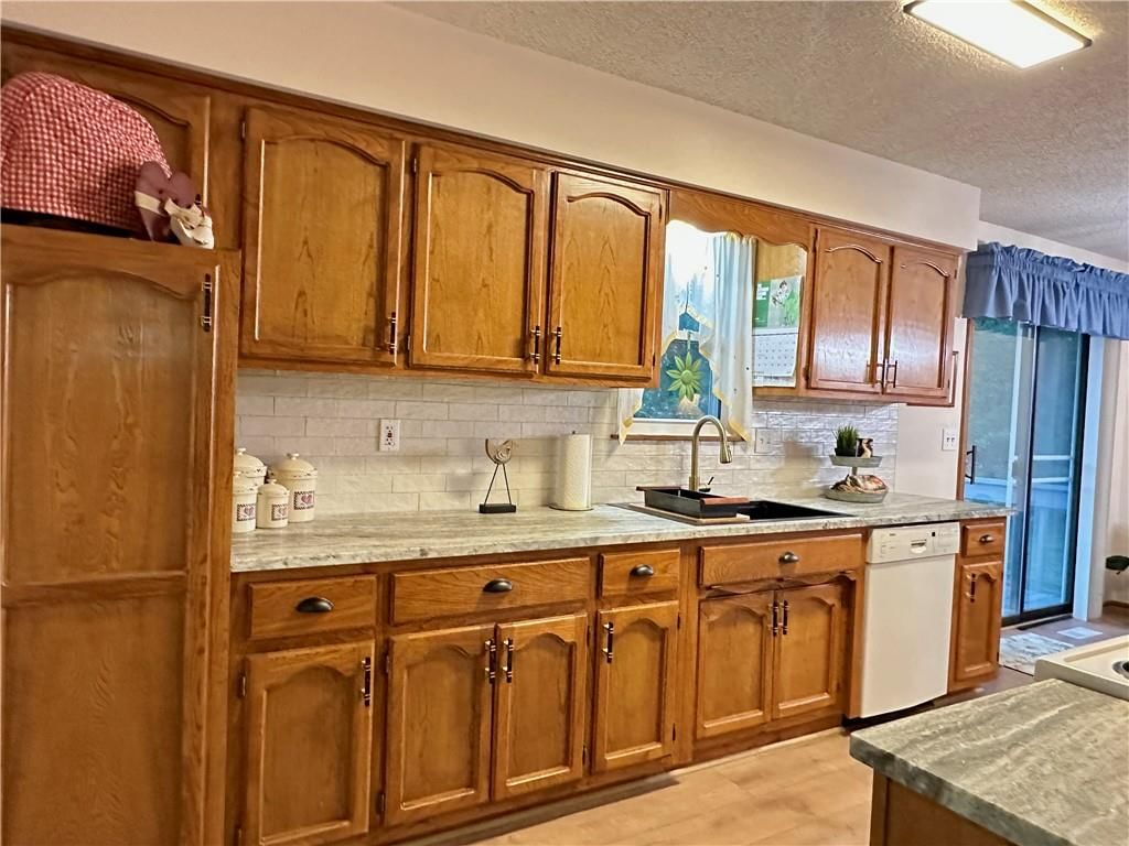 Photo 5 of 31 - 16003 Allen Street, Belton, MO 64012