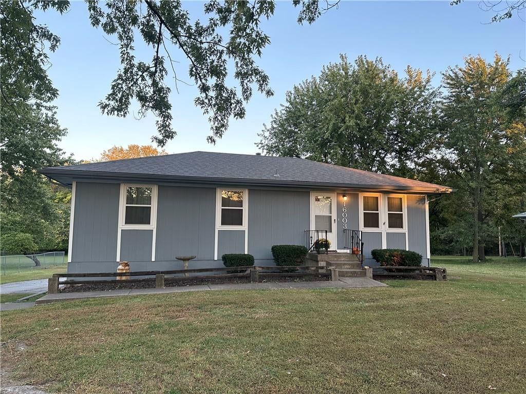 Photo 22 of 31 - 16003 Allen Street, Belton, MO 64012