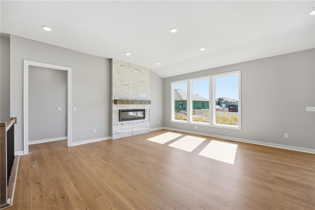 Photo 9 of 28 - 18585 W 195th Street, Spring Hill, KS 66083