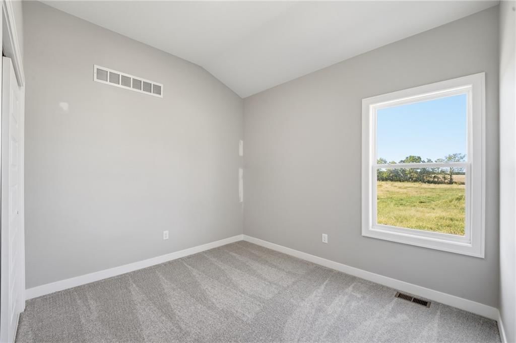 Photo 24 of 28 - 18585 W 195th Street, Spring Hill, KS 66083