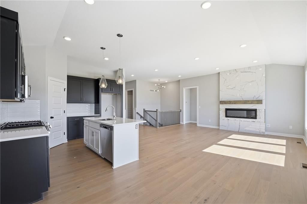 Photo 15 of 28 - 18585 W 195th Street, Spring Hill, KS 66083