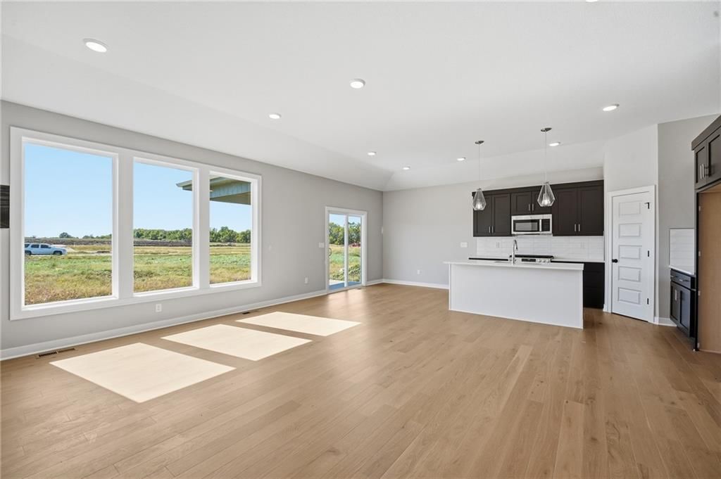 Open floor plan and breakfast nook at 18585 W 195th Street, Spring Hill, KS 66083