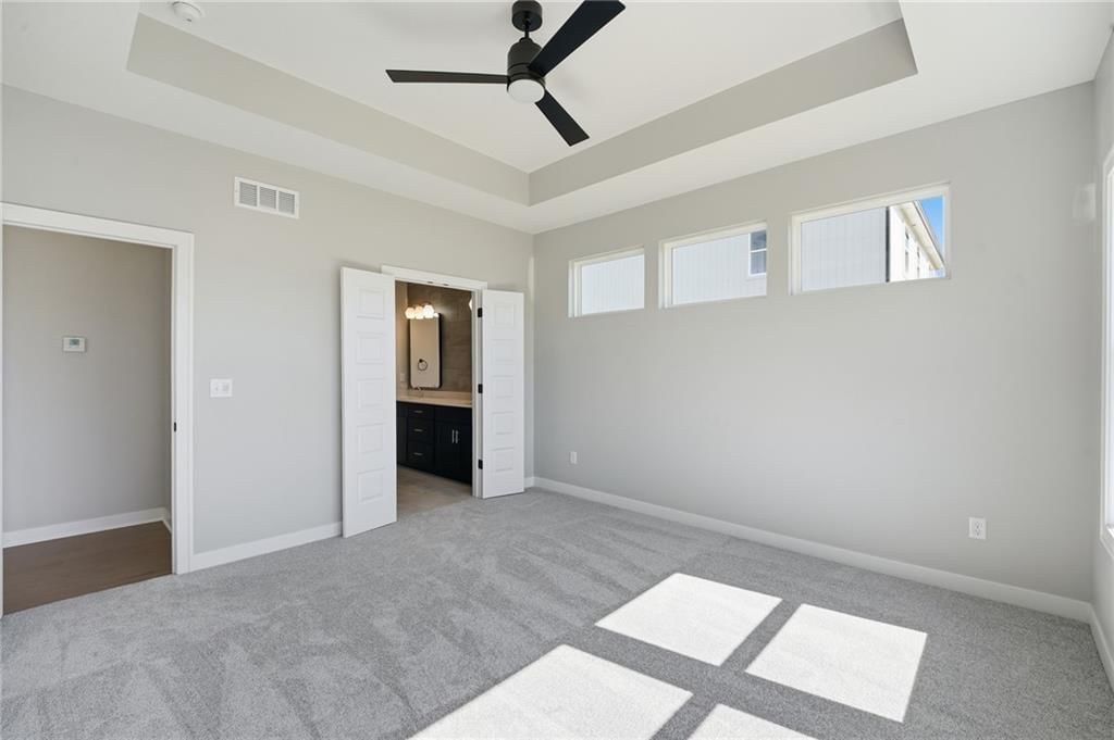 Photo 16 of 28 - 18585 W 195th Street, Spring Hill, KS 66083