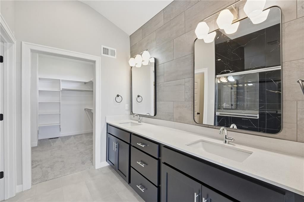 Double vanity and black vanity at 18585 W 195th Street, Spring Hill, KS 66083