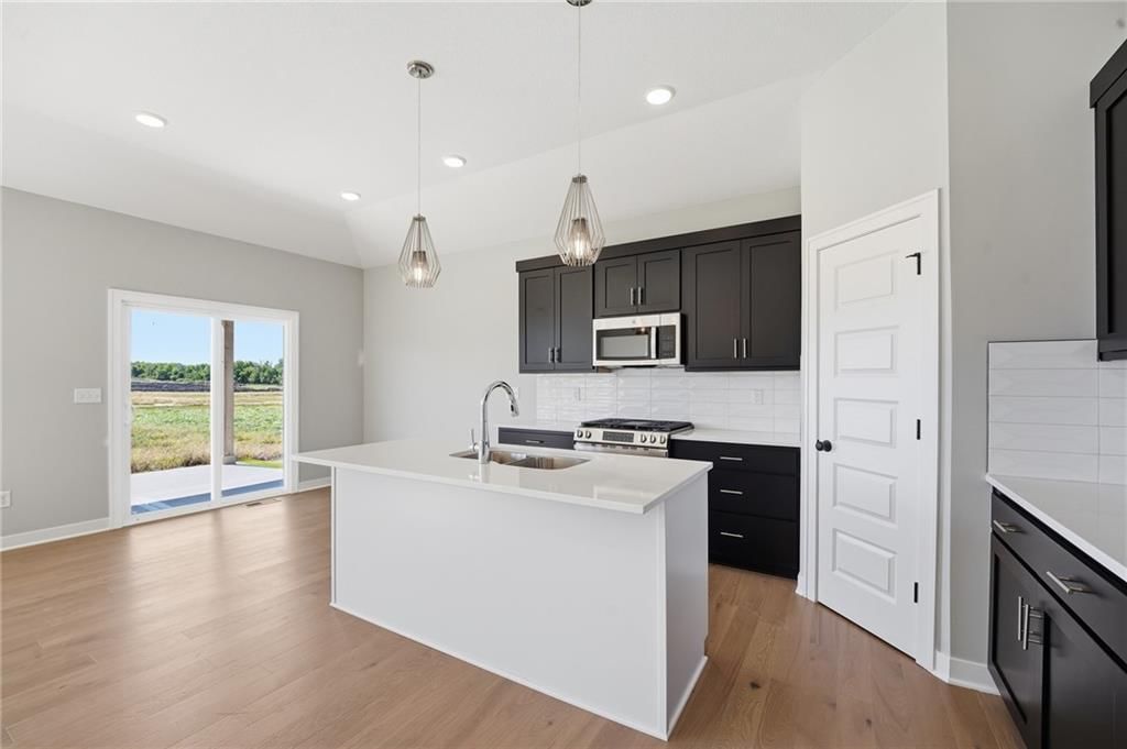 Photo 14 of 28 - 18585 W 195th Street, Spring Hill, KS 66083