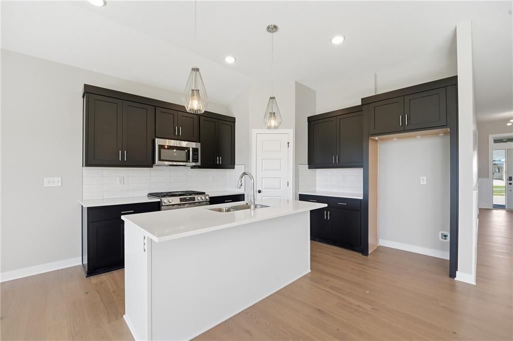 Photo 12 of 28 - 18585 W 195th Street, Spring Hill, KS 66083