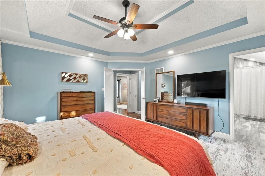 Photo 20 of 39 - 612 SE CUMBERLAND Drive, Lee's Summit, MO 64063