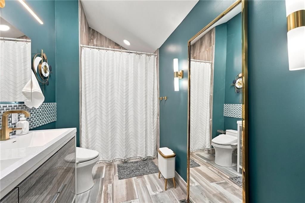Photo 18 of 39 - 612 SE CUMBERLAND Drive, Lee's Summit, MO 64063