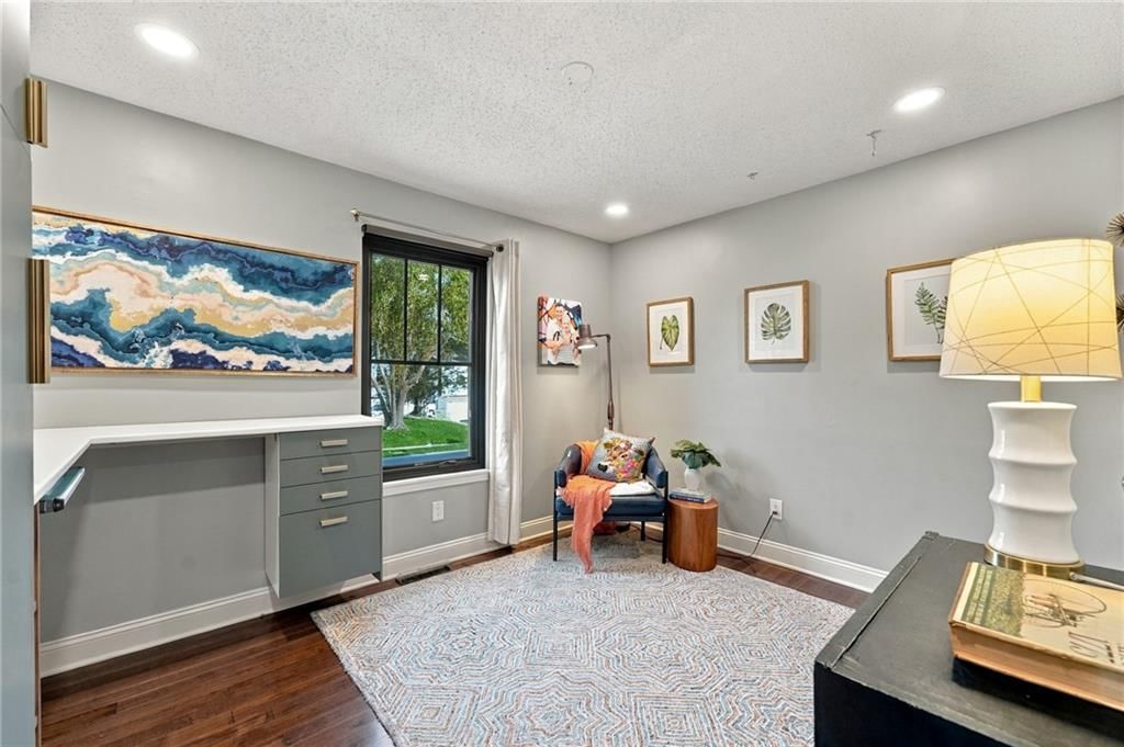 Photo 21 of 39 - 612 SE CUMBERLAND Drive, Lee's Summit, MO 64063