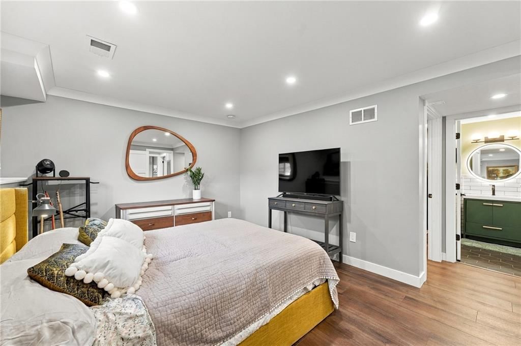 Photo 28 of 39 - 612 SE CUMBERLAND Drive, Lee's Summit, MO 64063