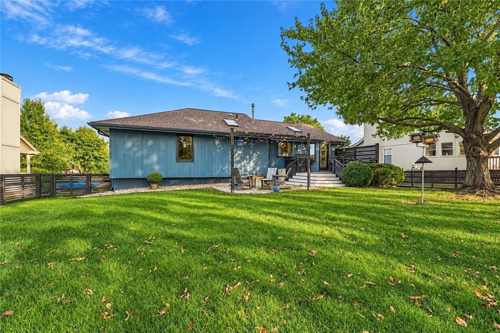 Photo 36 of 39 - 612 SE CUMBERLAND Drive, Lee's Summit, MO 64063