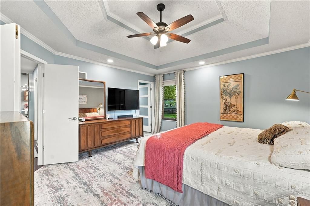 Photo 17 of 39 - 612 SE CUMBERLAND Drive, Lee's Summit, MO 64063