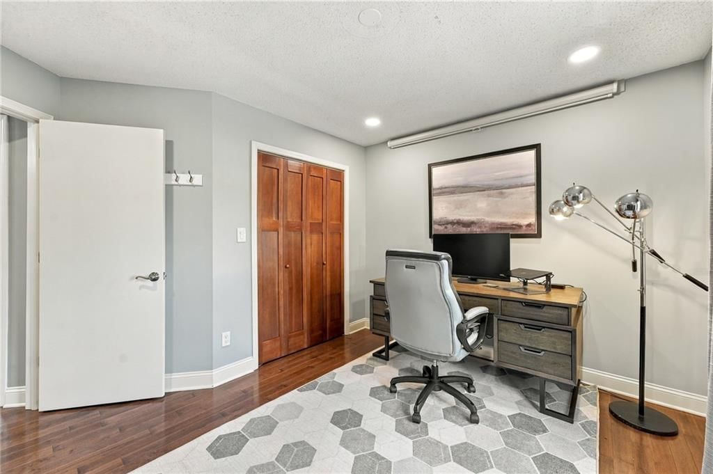 Photo 25 of 39 - 612 SE CUMBERLAND Drive, Lee's Summit, MO 64063