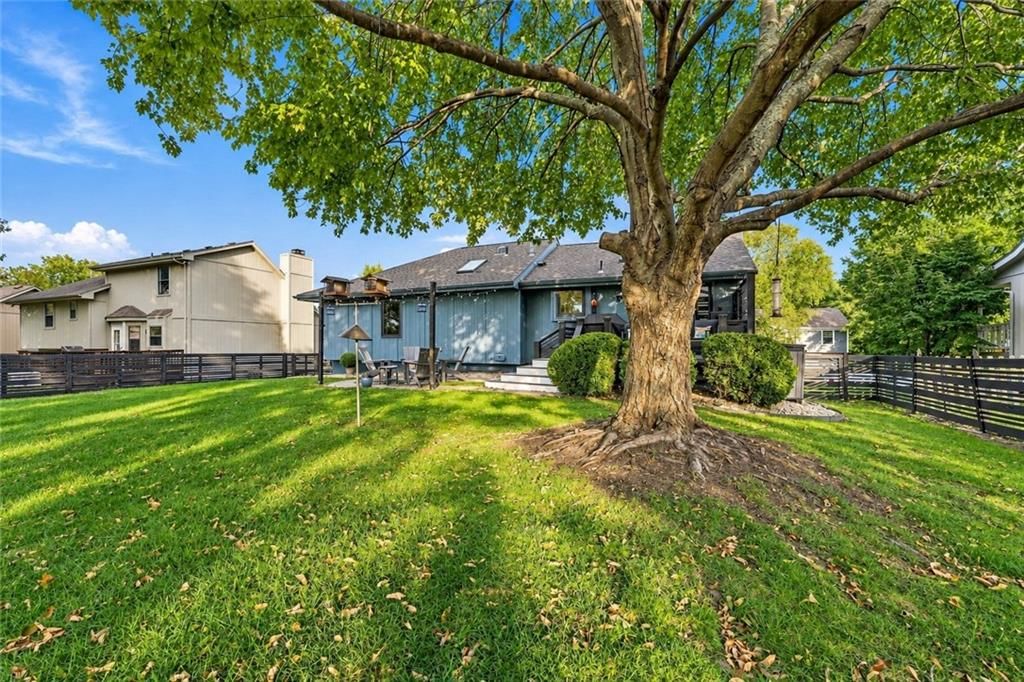 Photo 37 of 39 - 612 SE CUMBERLAND Drive, Lee's Summit, MO 64063