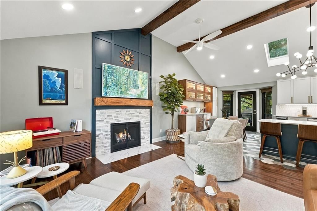 Photo 13 of 39 - 612 SE CUMBERLAND Drive, Lee's Summit, MO 64063