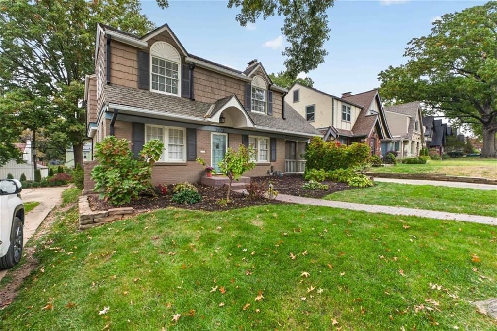 1272 W 71 Terrace, Kansas City, MO: listing photo 2