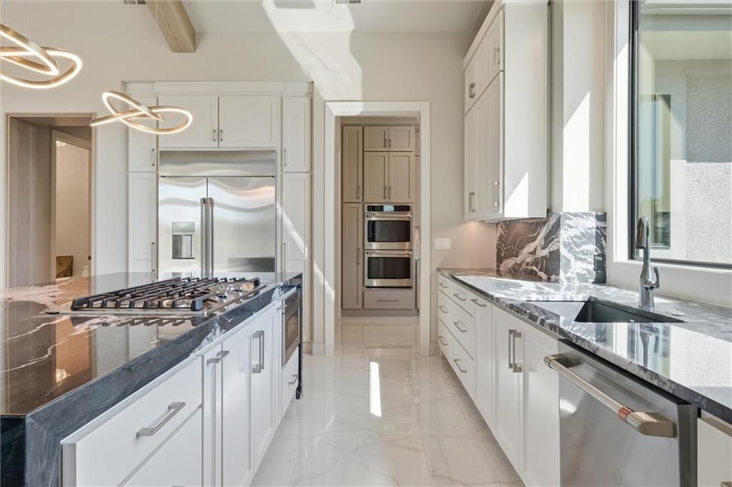 Photo 20 of 54 - 13614 Granada Drive, Leawood, KS 66224