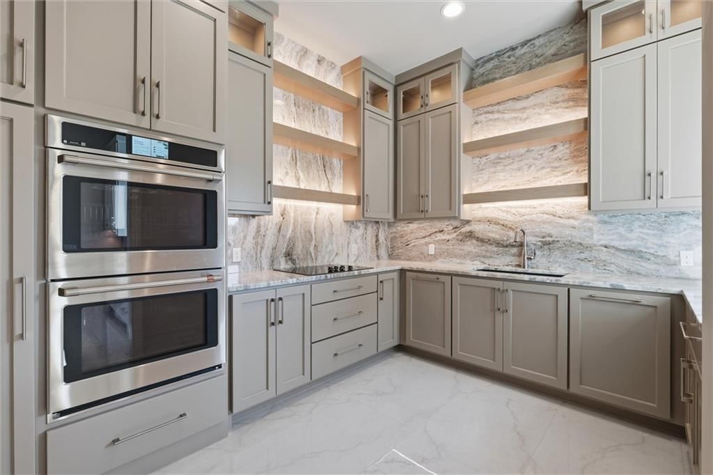 Photo 21 of 54 - 13614 Granada Drive, Leawood, KS 66224