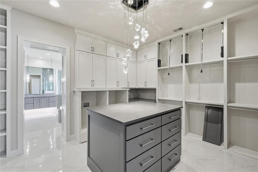 Photo 28 of 54 - 13614 Granada Drive, Leawood, KS 66224
