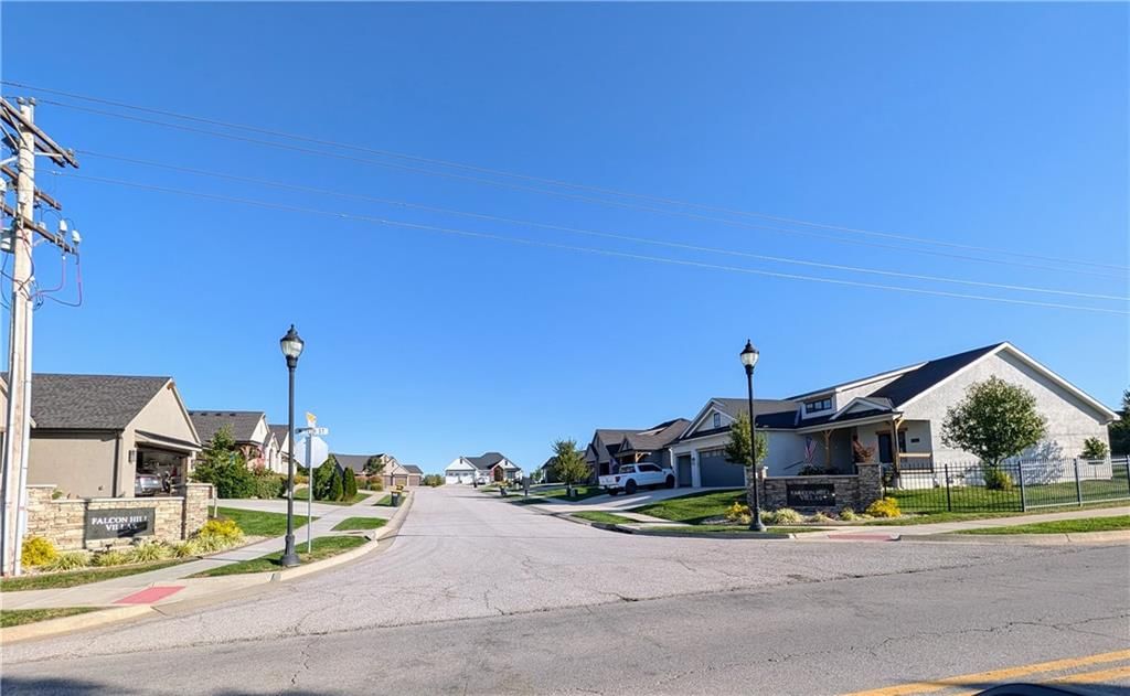 1810 Falcon Court, Kearney, MO: listing photo 2