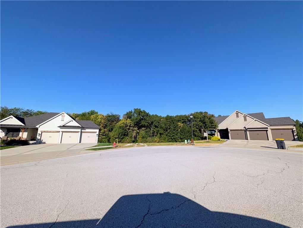 Photo 4 of 5 - 1810 Falcon Court