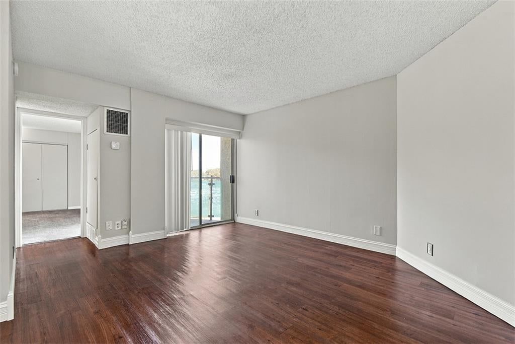 Photo 3 of 28 - 3838 Rainbow Boulevard #101, Kansas City, KS 66103